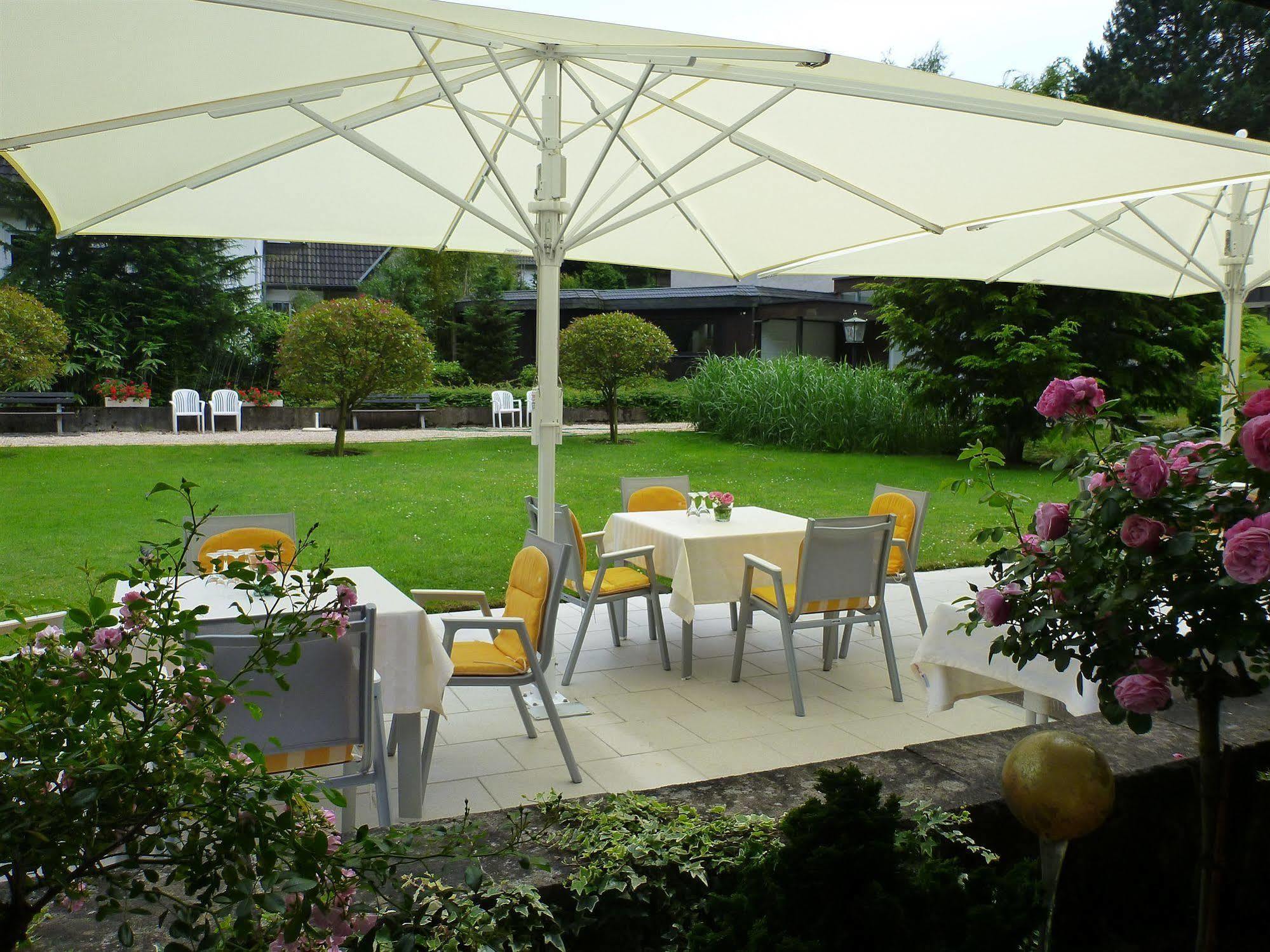Romantik Waldhotel Mangold Bergisch Gladbach Exterior foto